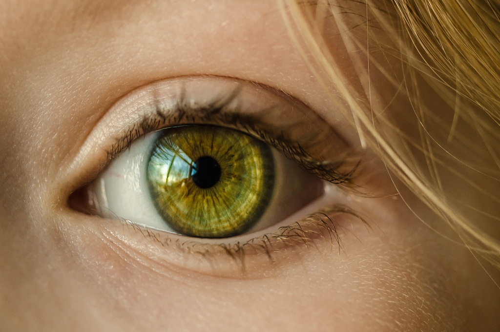 Habits that can damage your Eyes